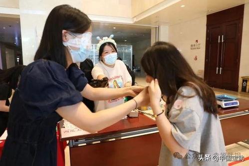 南京学妹吃瓜事件视频,网络热议背后的真相揭秘